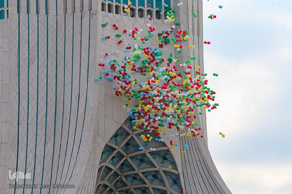 جشن پیروزی انقلاب اسلامی در میدان آزادی