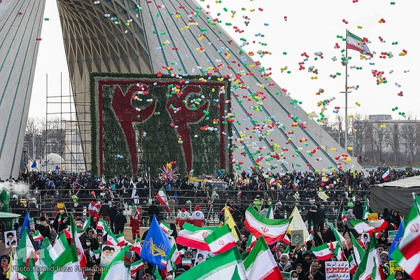جشن پیروزی انقلاب اسلامی در میدان آزادی