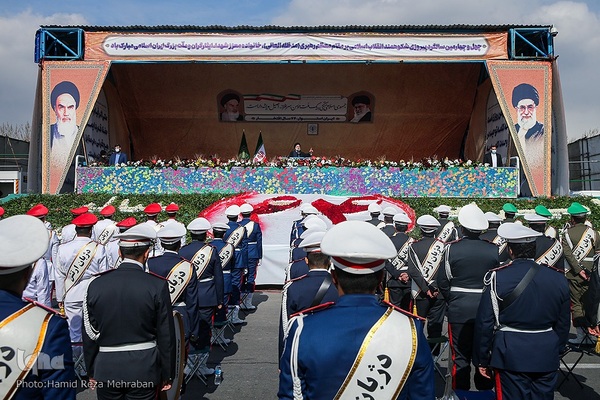 جشن پیروزی انقلاب اسلامی در میدان آزادی