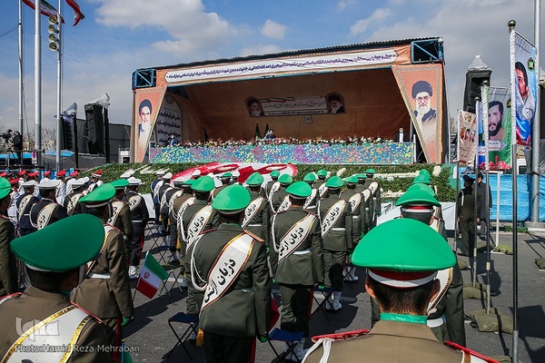 جشن پیروزی انقلاب اسلامی در میدان آزادی