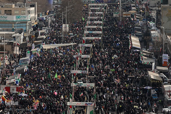 جشن پیروزی انقلاب اسلامی در میدان آزادی