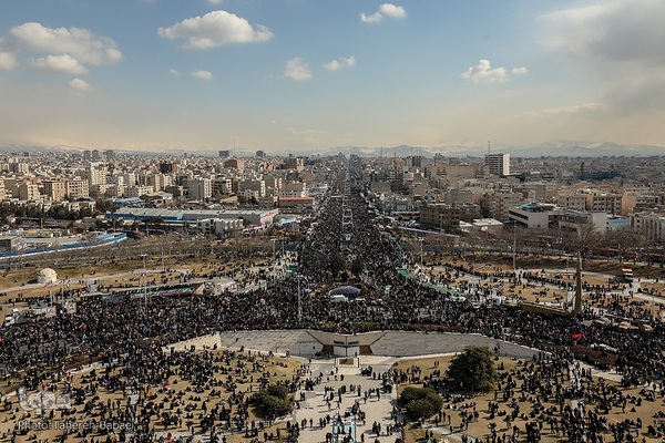 جشن پیروزی انقلاب اسلامی در میدان آزادی