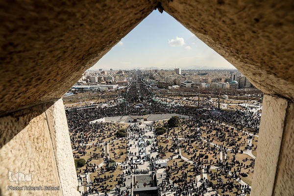 جشن پیروزی انقلاب اسلامی در میدان آزادی