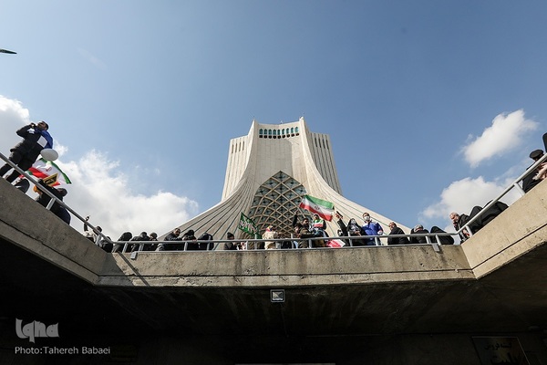 جشن پیروزی انقلاب اسلامی در میدان آزادی