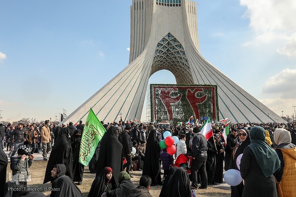 جشن پیروزی انقلاب اسلامی در میدان آزادی