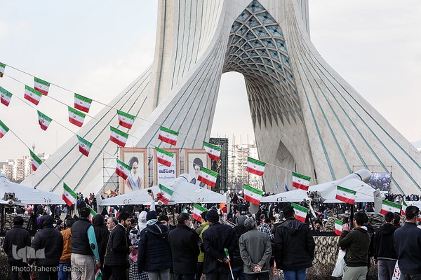 جشن پیروزی انقلاب اسلامی در میدان آزادی