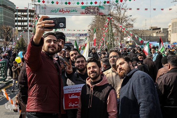جشن پیروزی انقلاب اسلامی در میدان آزادی