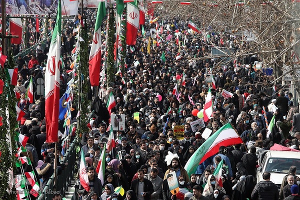 جشن پیروزی انقلاب اسلامی در میدان آزادی