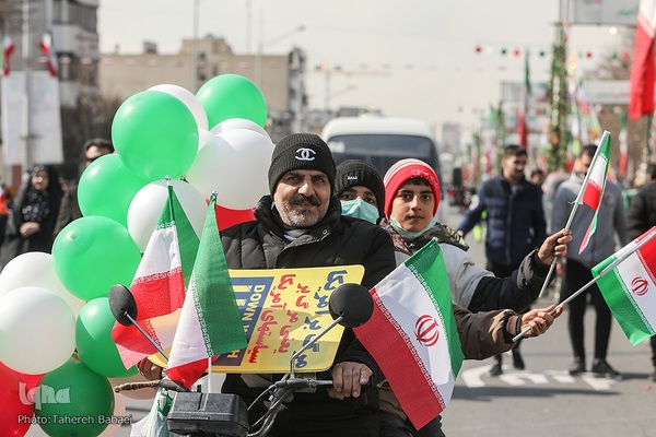 جشن پیروزی انقلاب اسلامی در میدان آزادی