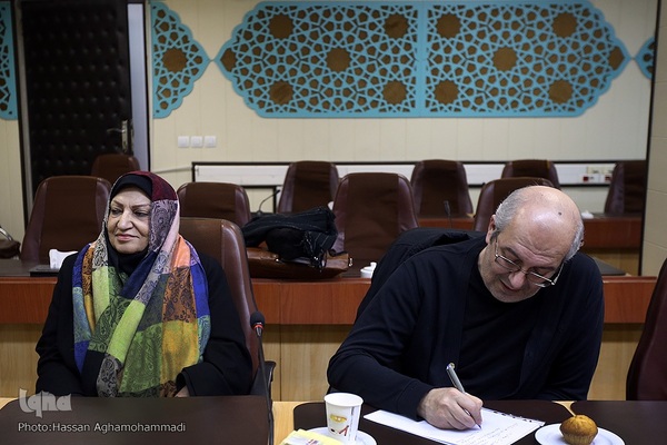 نشست نقد و بررسی کتاب «من و آقای همسایه»