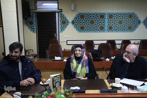 نشست نقد و بررسی کتاب «من و آقای همسایه»