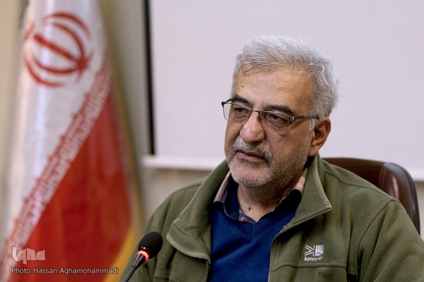 نشست نقد و بررسی کتاب «من و آقای همسایه»