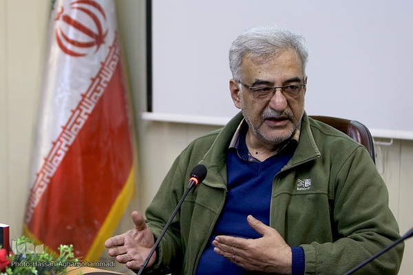 نشست نقد و بررسی کتاب «من و آقای همسایه»