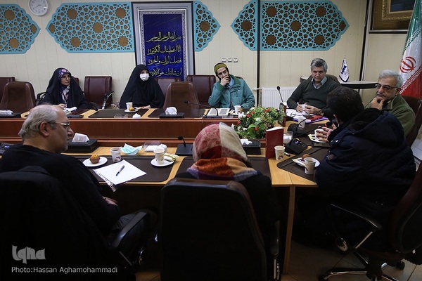 نشست نقد و بررسی کتاب «من و آقای همسایه»