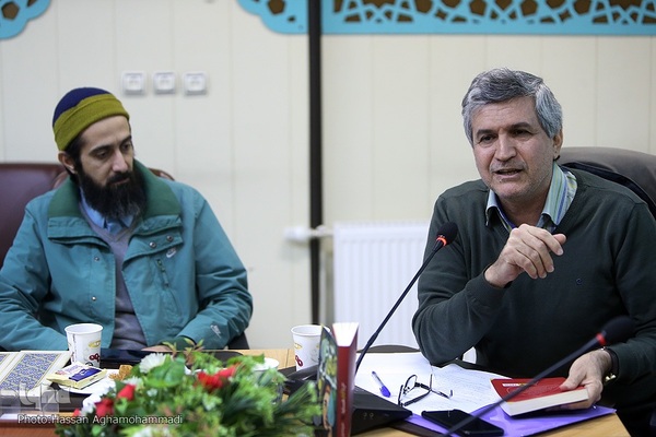 نشست نقد و بررسی کتاب «من و آقای همسایه»