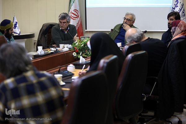 نشست نقد و بررسی کتاب «من و آقای همسایه»