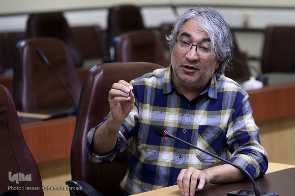 نشست نقد و بررسی کتاب «من و آقای همسایه»