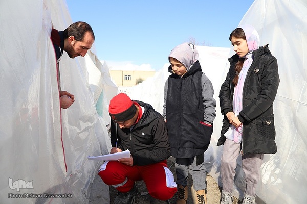 زندگی جاری است