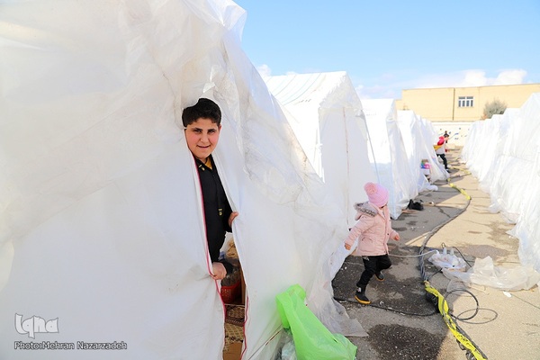 زندگی جاری است