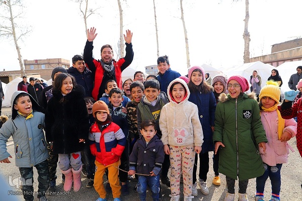 زندگی جاری است