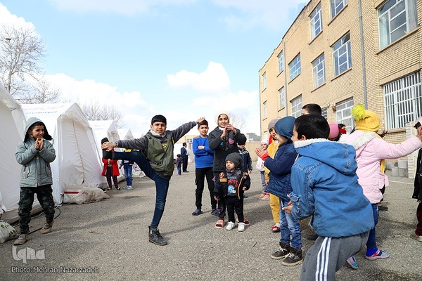 زندگی جاری است