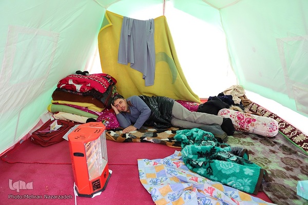 زندگی جاری است