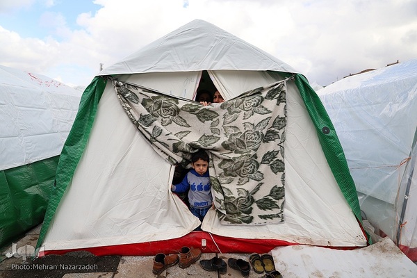 زندگی جاری است