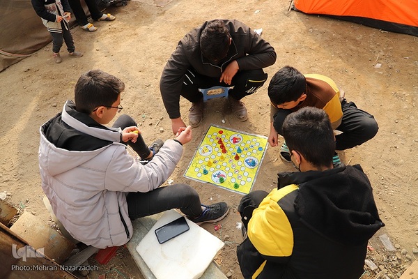 زندگی جاری است