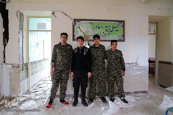 زندگی جاری است