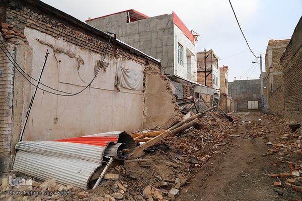 زندگی جاری است