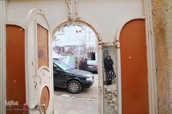 زندگی جاری است