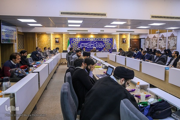 نشست هم‌اندیشی باز‌آرایی جبهه فرهنگی انقلاب اسلامی