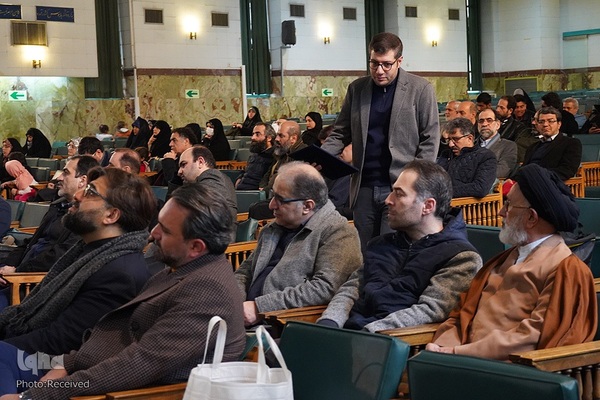 مراسم رونمایی کتاب «همه چیز روبه‌راه است؛ ممنونم»