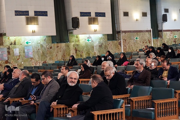 مراسم رونمایی کتاب «همه چیز روبه‌راه است؛ ممنونم»