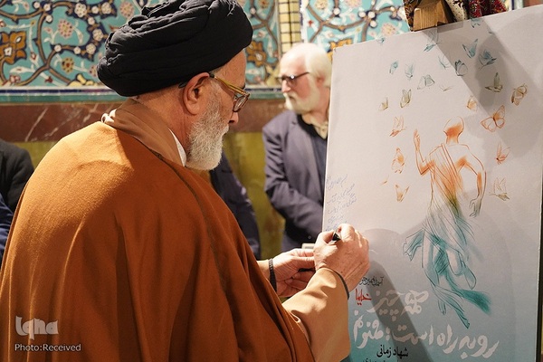 مراسم رونمایی کتاب «همه چیز روبه‌راه است؛ ممنونم»