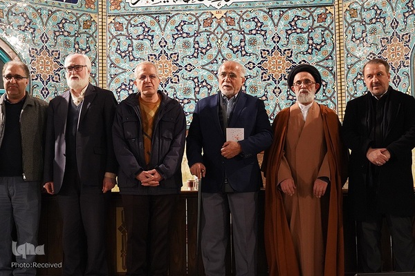 مراسم رونمایی کتاب «همه چیز روبه‌راه است؛ ممنونم»