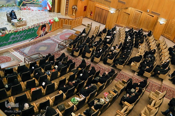 کرسی تلاوت بانوان در آستان مقدس حضرت عبدالعظیم (ع)‎