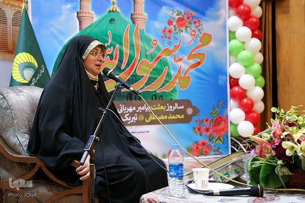 کرسی تلاوت بانوان در آستان مقدس حضرت عبدالعظیم (ع)‎