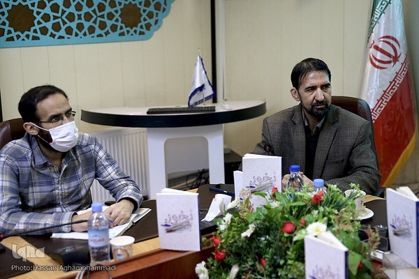 آیین رونمایی از کتاب «بخور، نخور» نوشته محمد حسن‌زاده