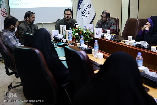 آیین رونمایی از کتاب «بخور، نخور» نوشته محمد حسن‌زاده