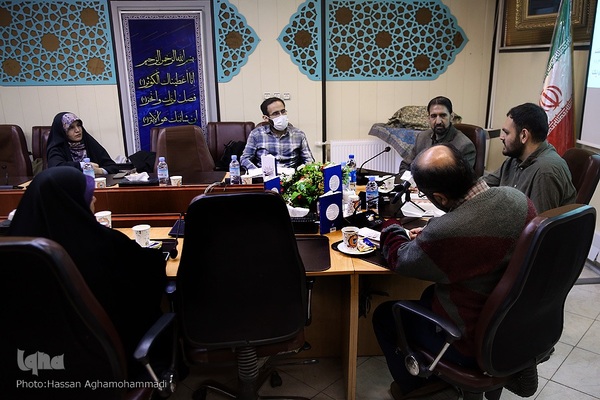 آیین رونمایی از کتاب «بخور، نخور» نوشته محمد حسن‌زاده