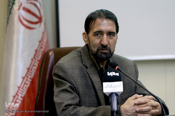 آیین رونمایی از کتاب «بخور، نخور» نوشته محمد حسن‌زاده