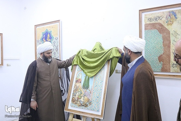 آیین رونمایی از تابلوی «حجاب» اثر هنری حجت الاسلام آرش نیک‌نژاد، هنرمند خوزستانی در گالری ریم اهواز