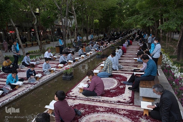 جزء‌خوانی قرآن در گذر فرهنگی چهار باغ عباسی اصفهان
