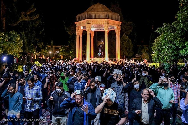 احیای شب ۲۱ رمضان در جوار آرامگاه حافظ شیرازی