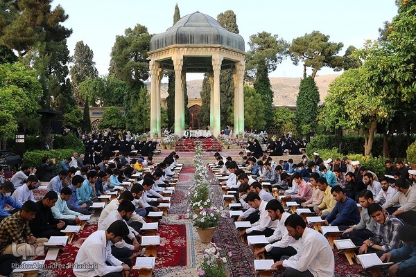 گردهمایی ۶۰۰ حافظ قرآن در آرامگاه حافظ‎‎