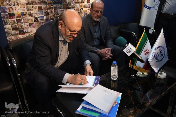 بازدید علیرضا منادی سفیدان، رئیس کمیسیون آموزش و تحقیقات مجلس از نمایشگاه «جهاددانشگاهی؛ الگوی ایرانی ـ اسلامی پیشرفت دانش‌بنیان» 