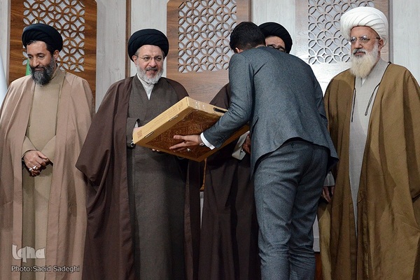 مراسم تجلیل از سینا طباخی، نفر اول رشته حفظ کل مسابقات بین المللی قرآن کریم در تبریز