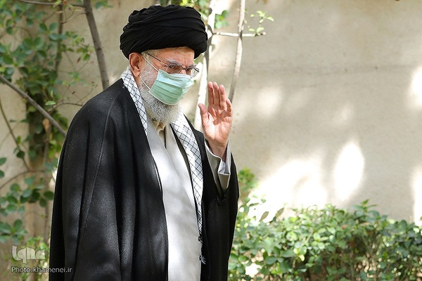 کاشت نهال در روز درختکاری