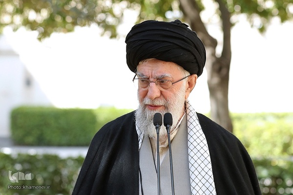 کاشت نهال در روز درختکاری